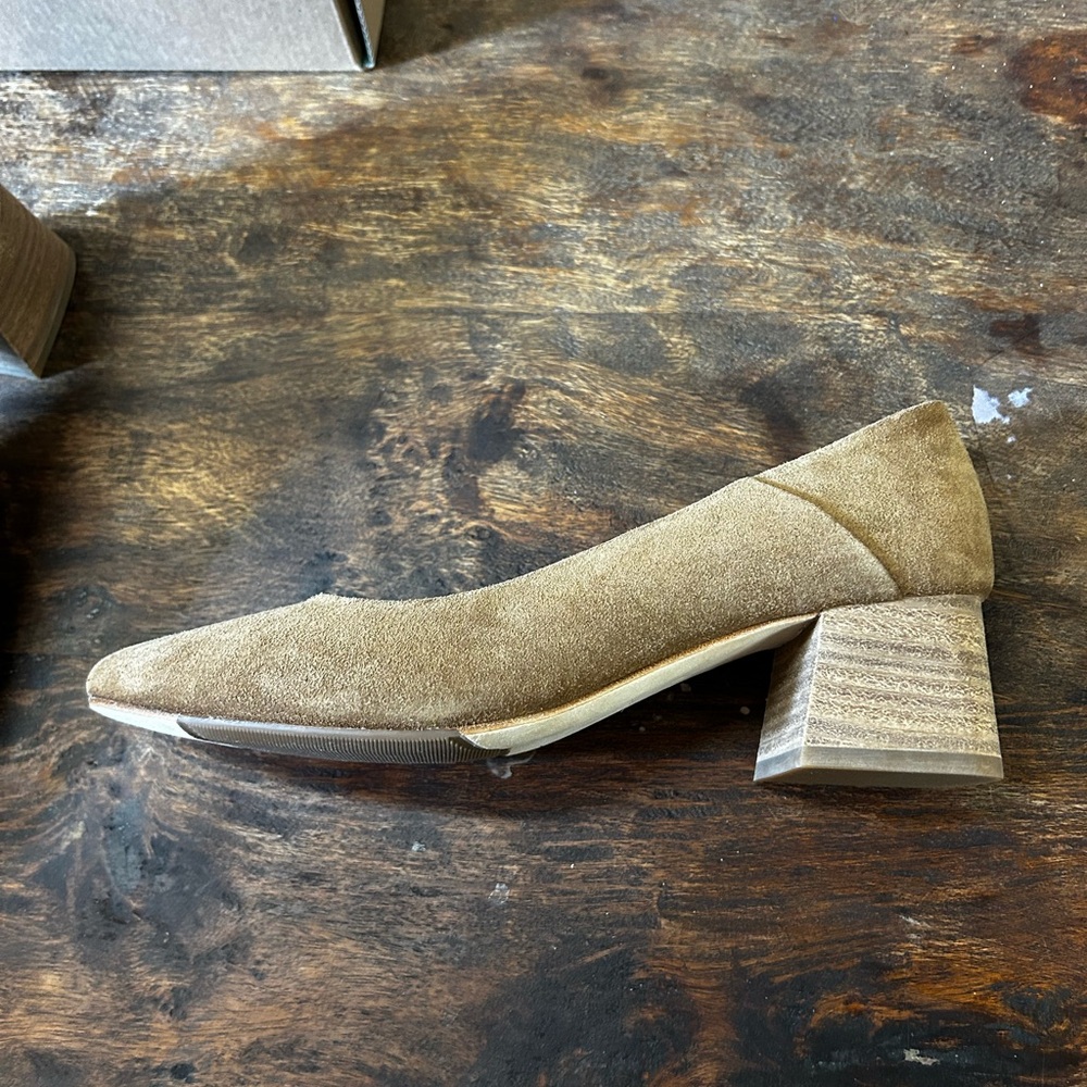Nisolo Fiorela Go To Mid Heel in Taupe Suede